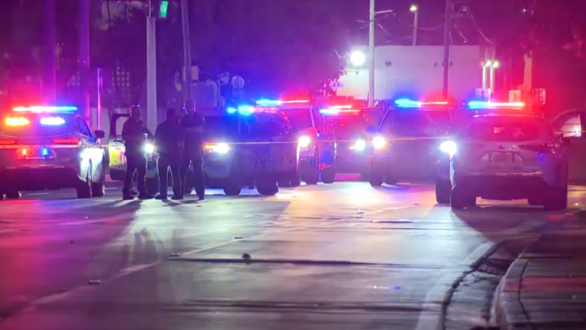Patrullas de la policía de Miami en la escena en la avenida 7 del noroeste en Overtown